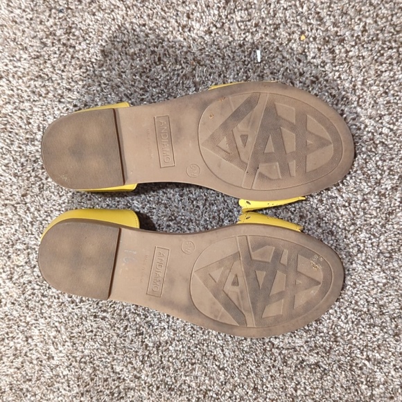 Yellow Andiamo flats, size 5 1/2 - Picture 3 of 4